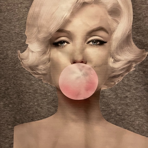 Iconic Marilyn Monroe sweatshirt 💗 - Picture 3 of 7